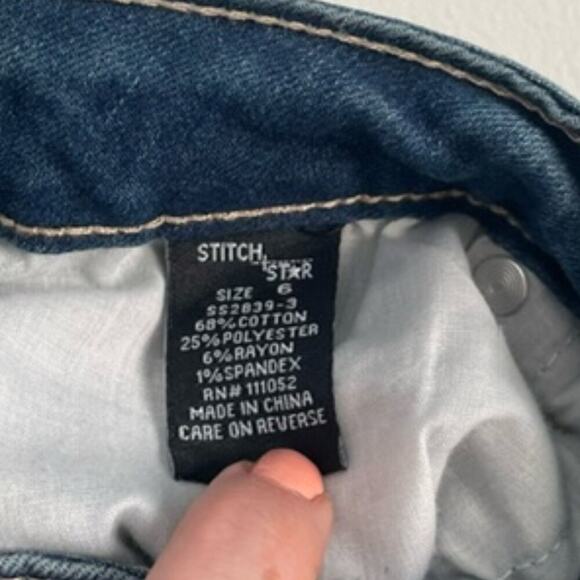 Stitch Star High Rise Medium Wash Button Skinny Jeans Size 6 - Picture 5 of 6